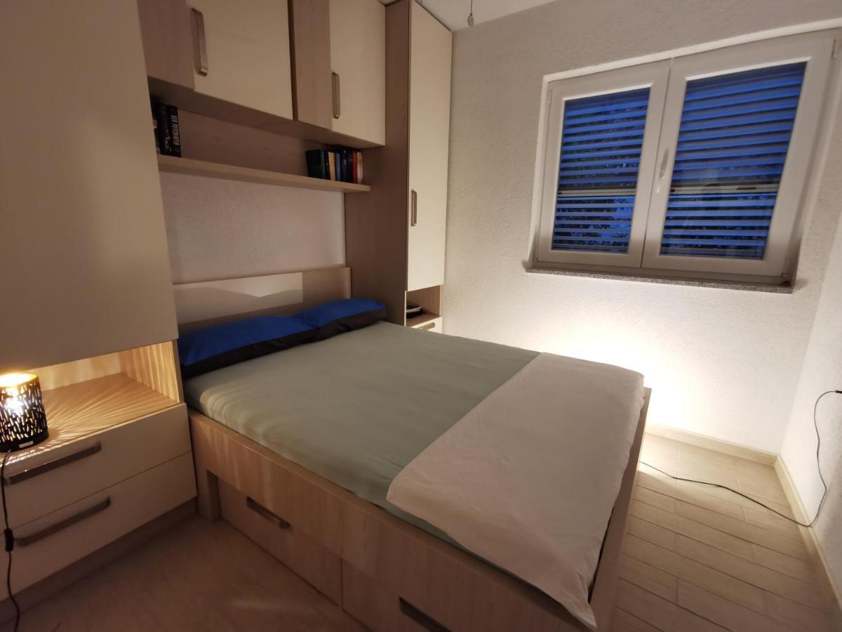 Apartment Mira - Sea View Trogir Buitenkant foto